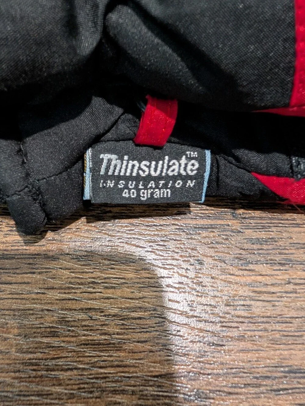 3M Thinsulate Kids Black and Red Insulated Winter Gloves